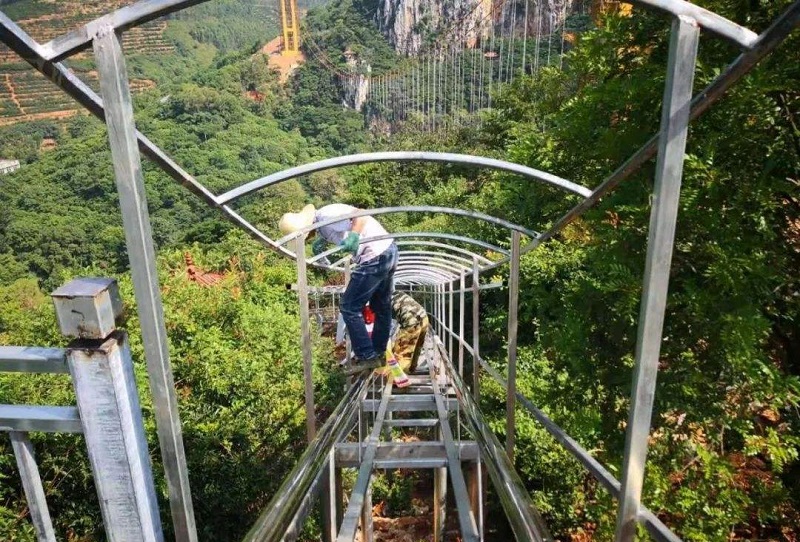 玻璃水滑道_成為越來越多旅游景區(qū)的香餑餑