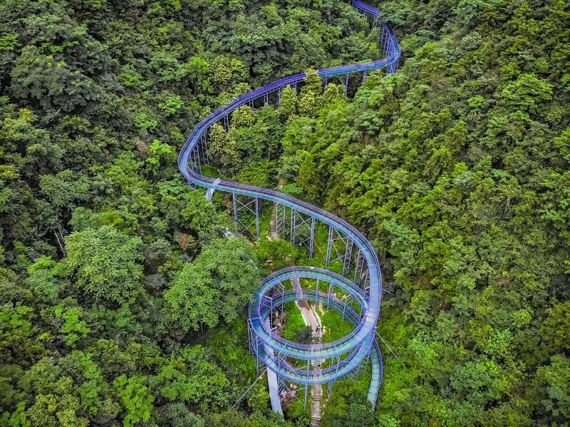 <b>景區(qū)玻璃水滑道的主體結構及造價</b>