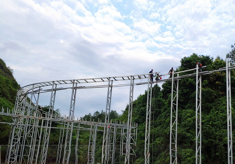 <b>高空玻璃棧道水滑道需要多久保養(yǎng)一次？</b>